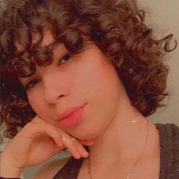 Meet your Posher, Itzel - Picture 1 of 1